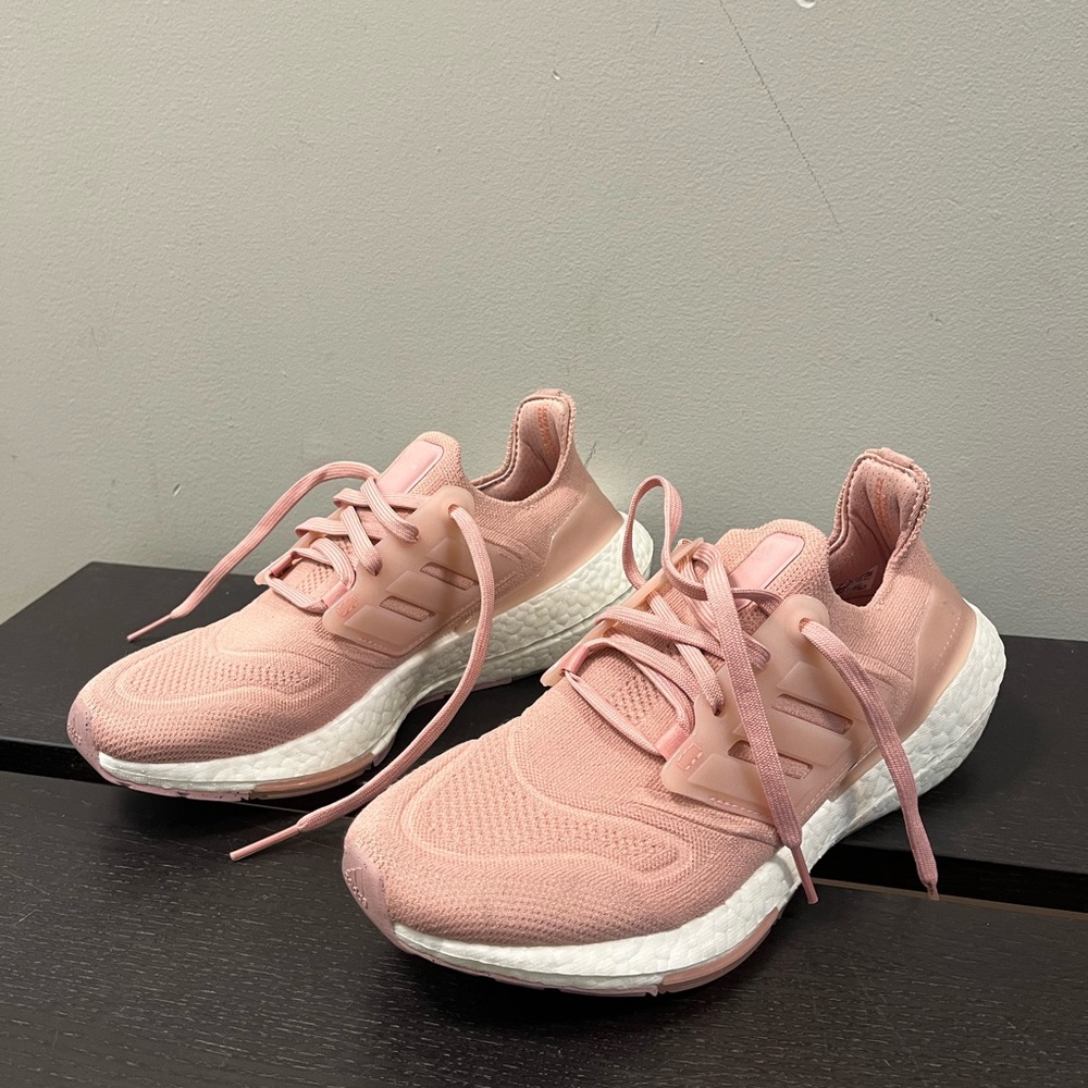 Adidas ultra boost 22 7.5 pink